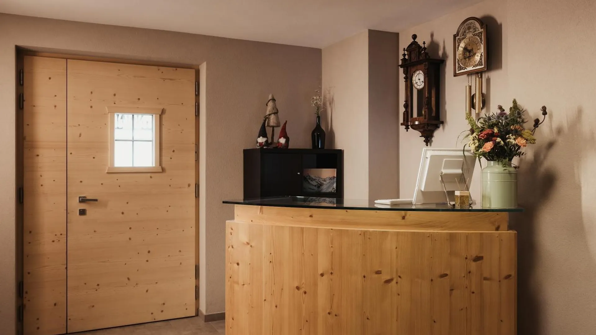 Bonvivar - Mountain Guesthouse Livigno 0*,  Italia